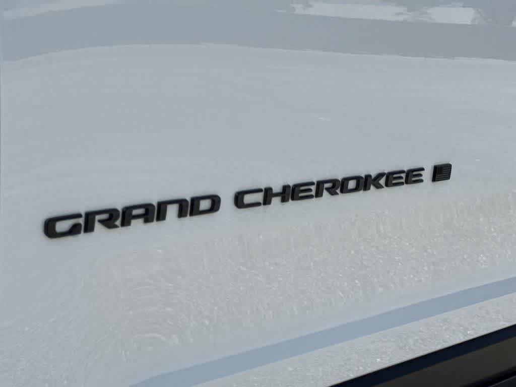 Used 2024 Jeep Grand Cherokee L Laredo AWD/4WD image 9