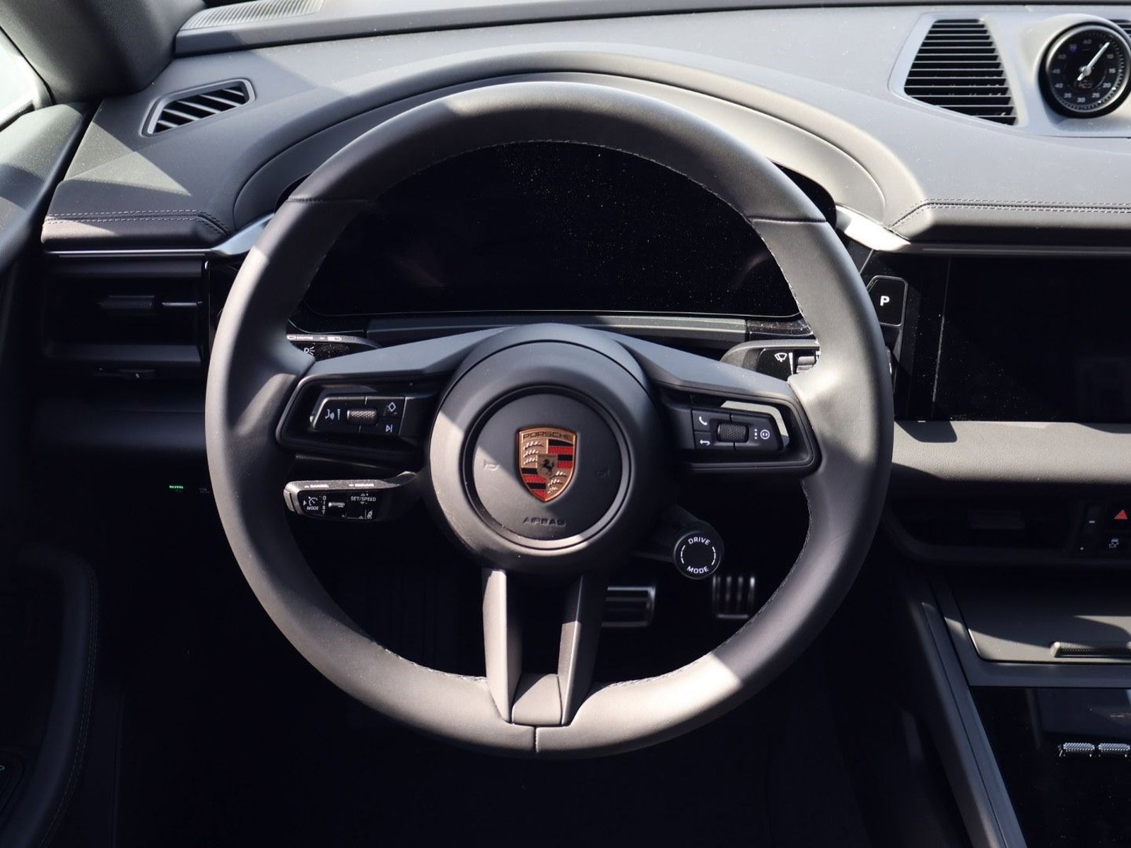 New 2025 Porsche Macan 4S Electric AWD/4WD image 15