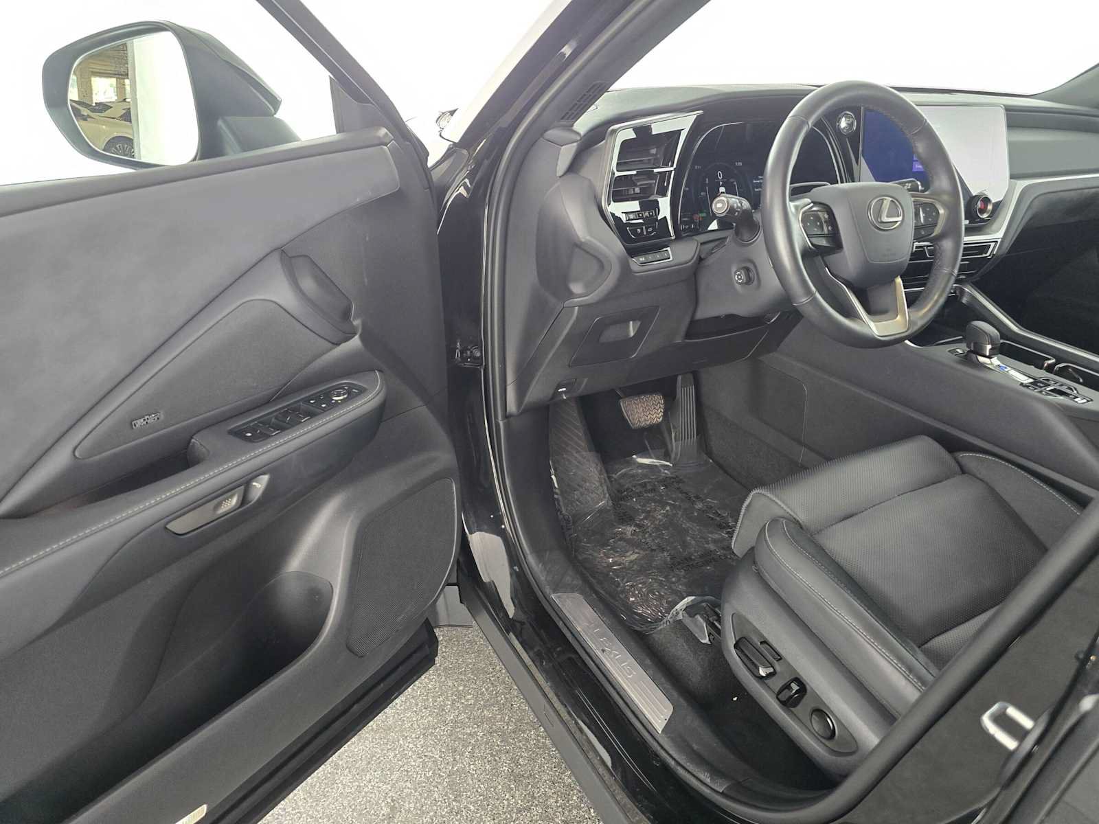 Certified 2025 Lexus TX 550h AWD Plug-In Hybrid w/ Technology Package image 19