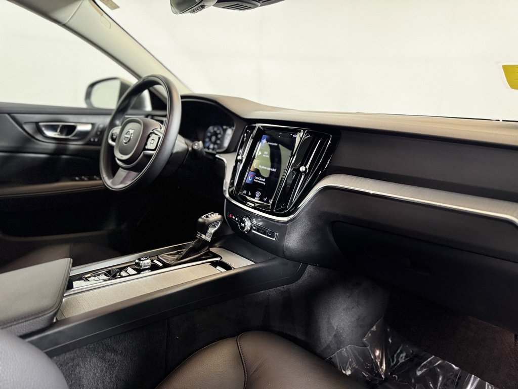 Used 2021 Volvo V60 T5 Cross Country w/ Climate Package image 11