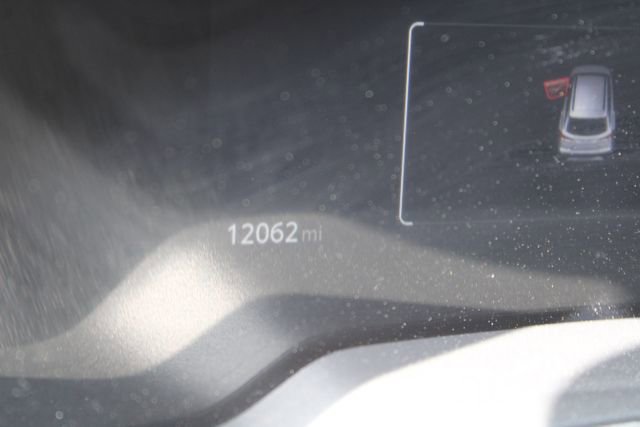 Used 2023 Toyota Corolla Cross XLE w/ Convenience Package image 11