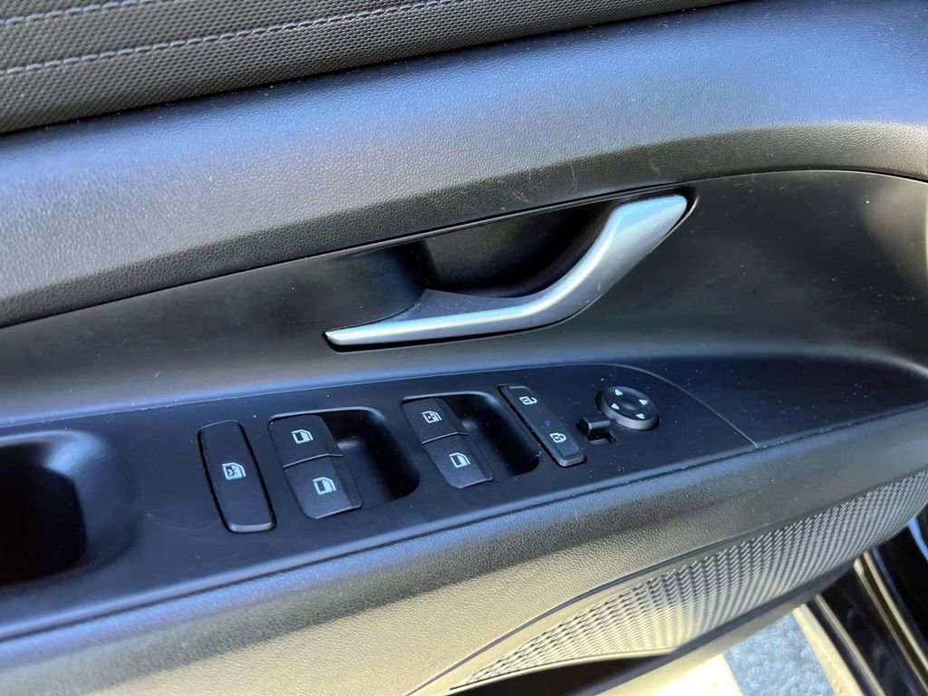 Certified 2022 Hyundai Elantra SEL image 17