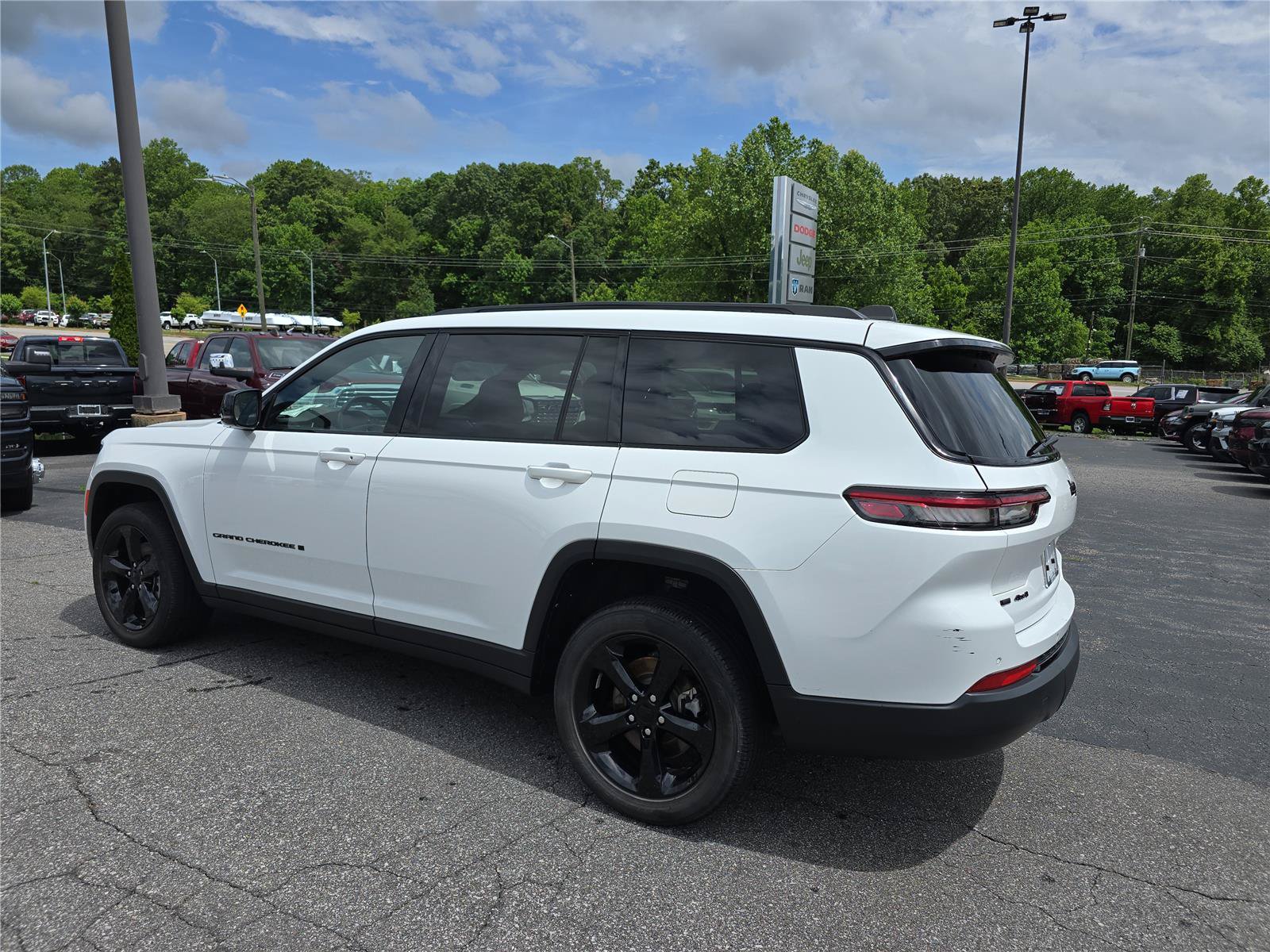 Used 2022 Jeep Grand Cherokee L Laredo AWD/4WD image 5