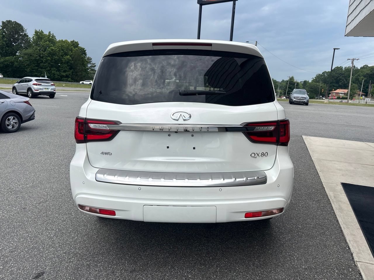 Used 2024 INFINITI QX80 Sensory AWD/4WD image 8