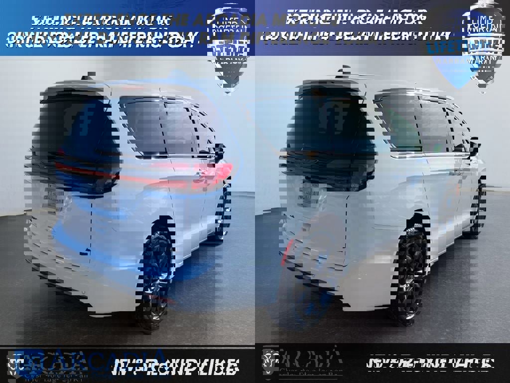 New 2026 Chrysler Pacifica Select image 5
