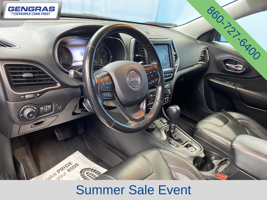Used 2020 Jeep Cherokee Trailhawk AWD/4WD image 12