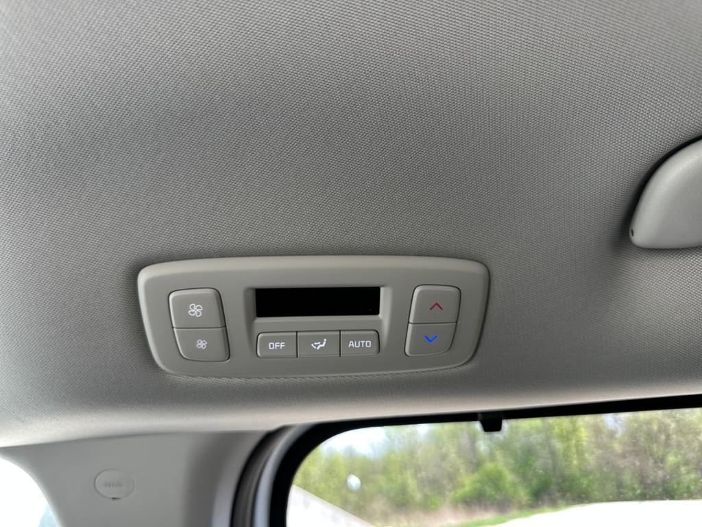 New 2025 Kia Carnival EX image 16