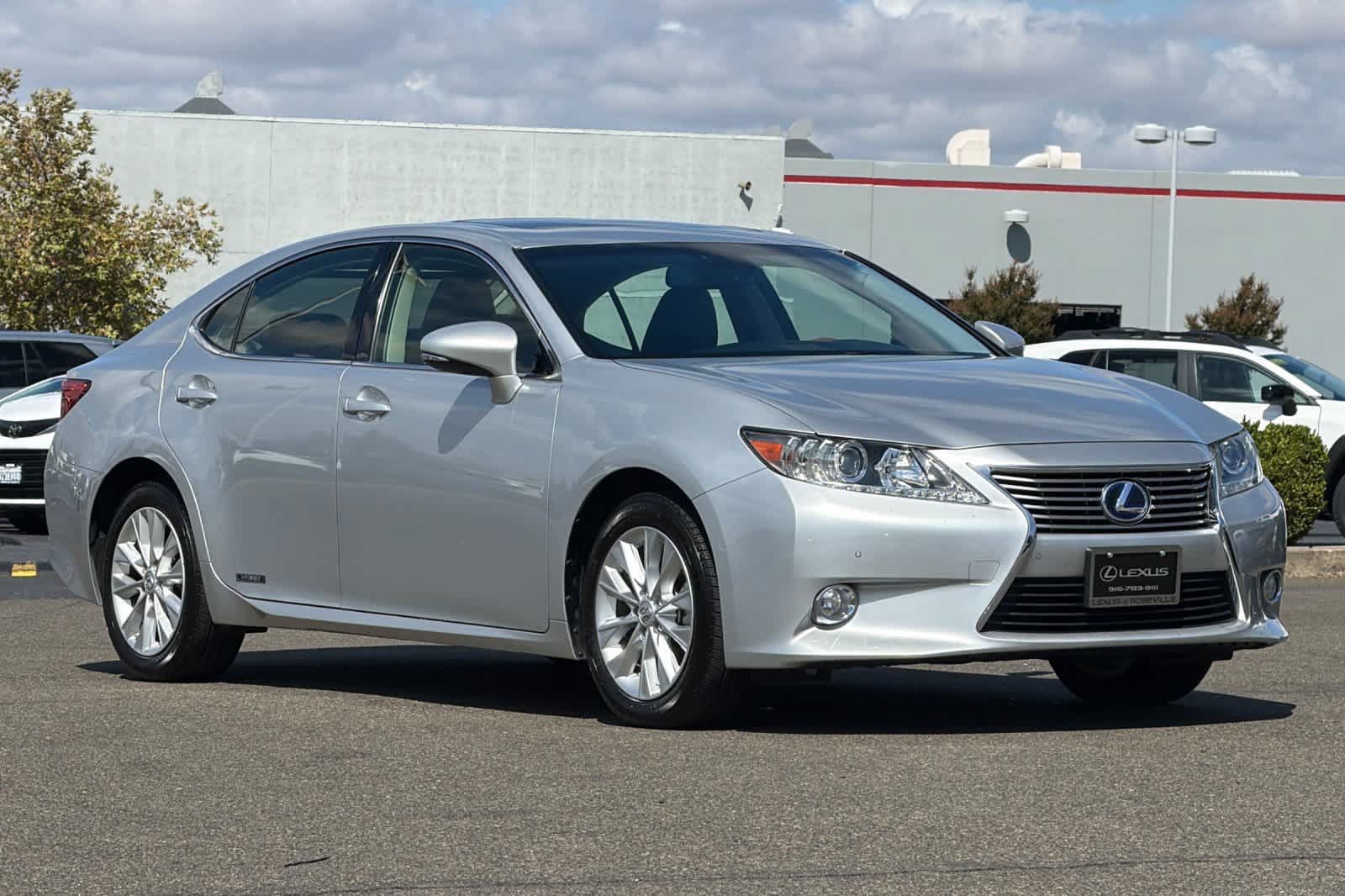 Used 2013 Lexus ES 300h w/ Luxury Pkg FWD image 5