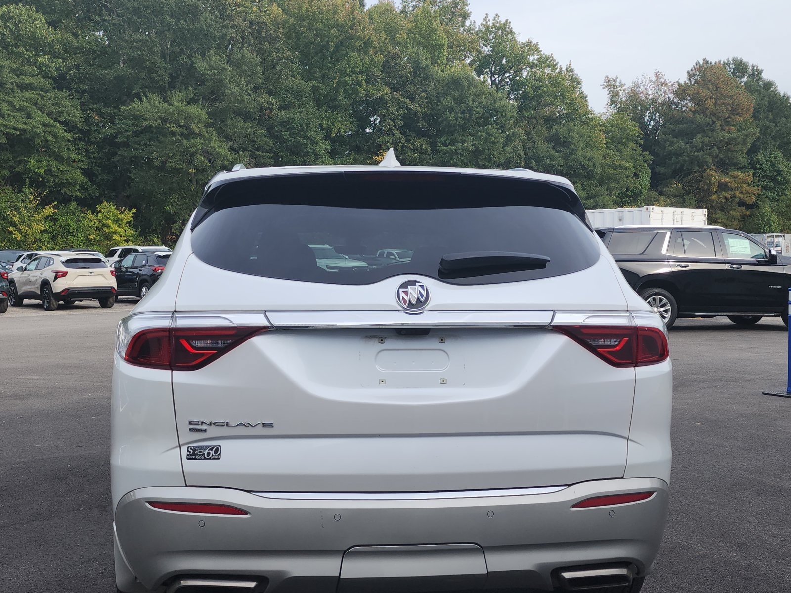 Used 2022 Buick Enclave Premium w/ Experience Buick Package AWD/4WD image 4