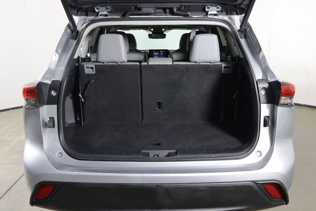 Used 2021 Toyota Highlander XLE FWD image 18