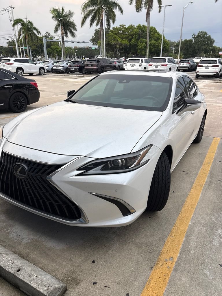 Used 2025 Lexus ES 350 w/ Premium Package FWD image 11
