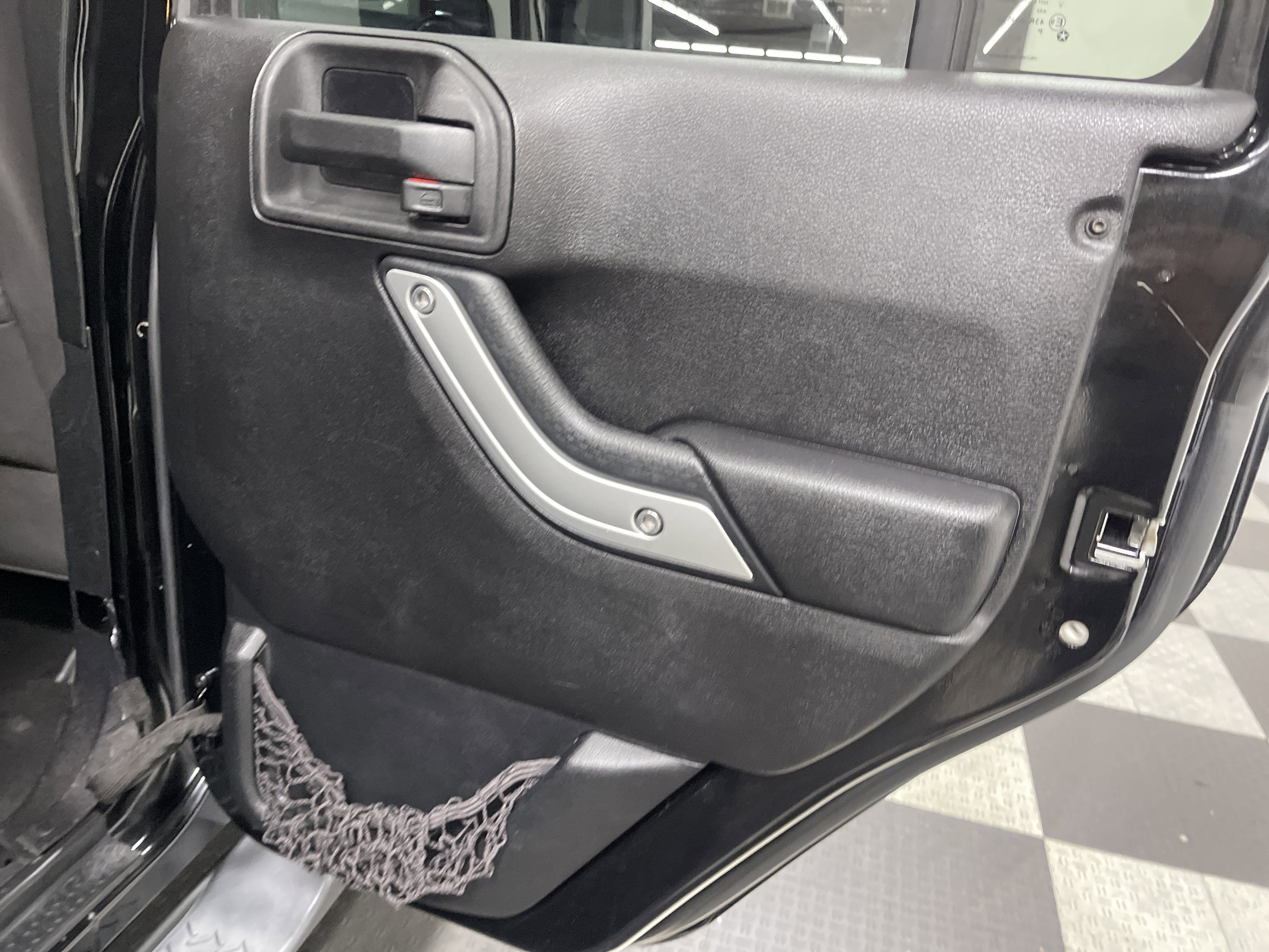 Used 2015 Jeep Wrangler Unlimited Sahara w/ Connectivity Group image 19