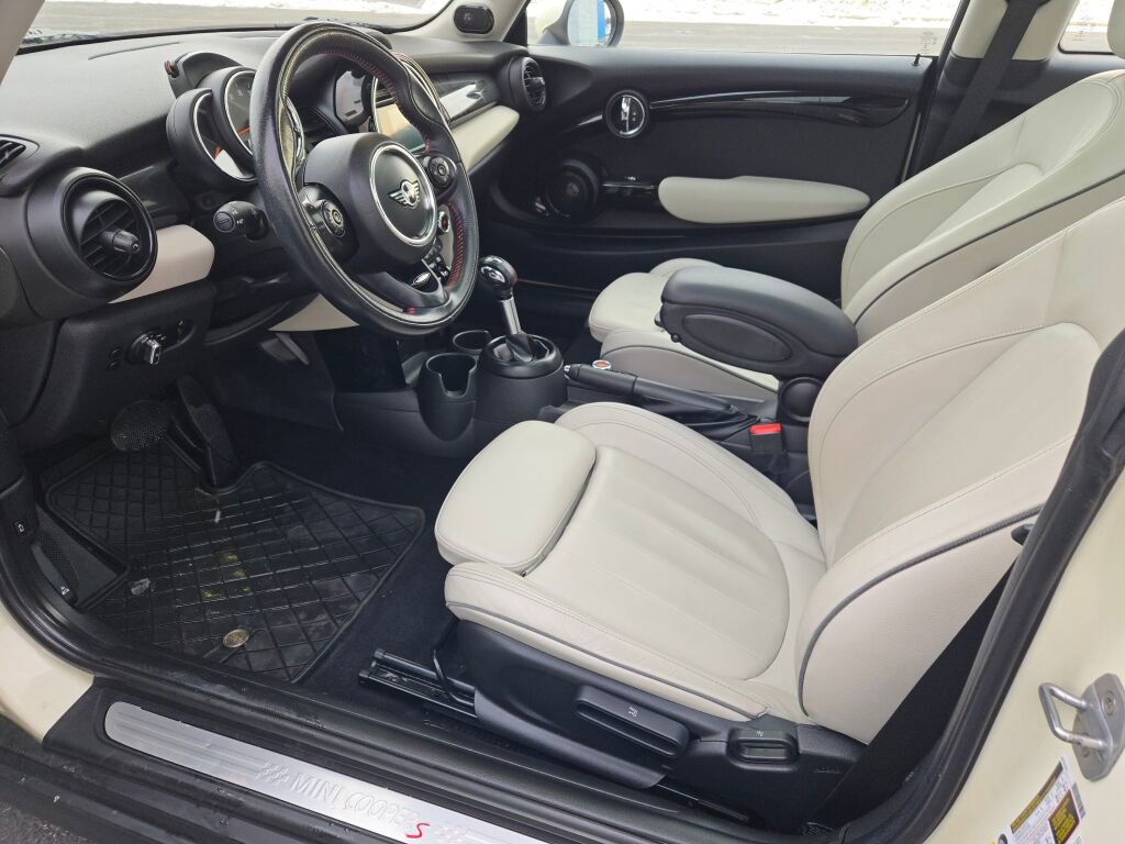 Used 2019 MINI Cooper S w/ Signature Upholstery Package image 17