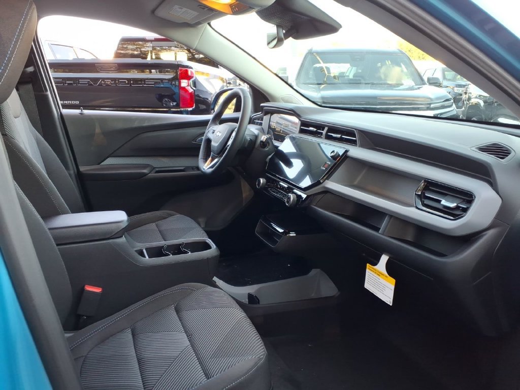 New 2027 Chevrolet Bolt LT w/ Comfort Package FWD image 17