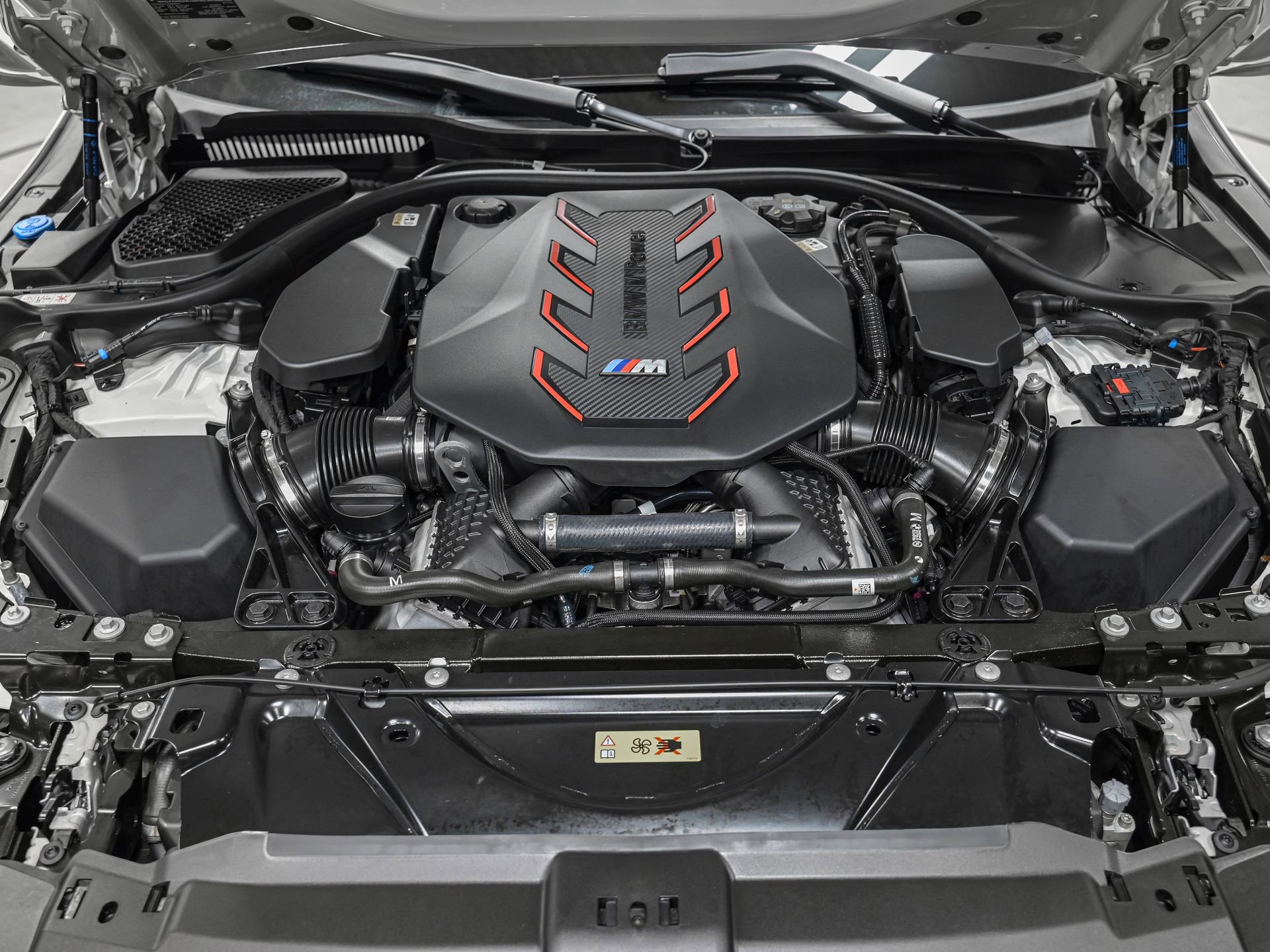 Used 2025 BMW M5 w/ Carbon Package image 11