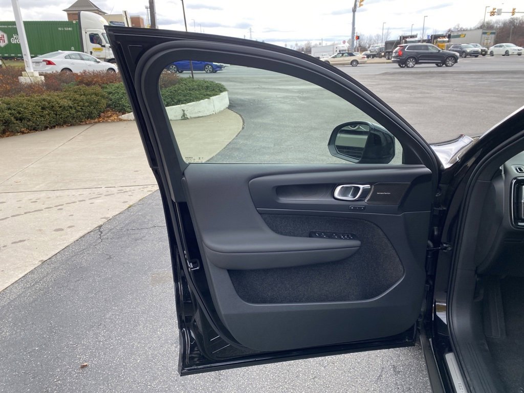 New 2024 Volvo XC40 Recharge Ultimate w/ Protection Package Premier image 19