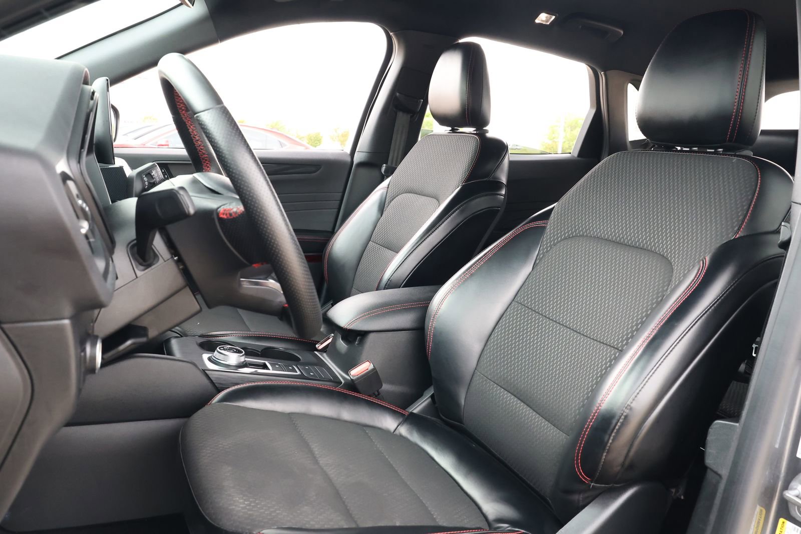 Used 2024 Ford Escape ST-Line AWD/4WD image 29