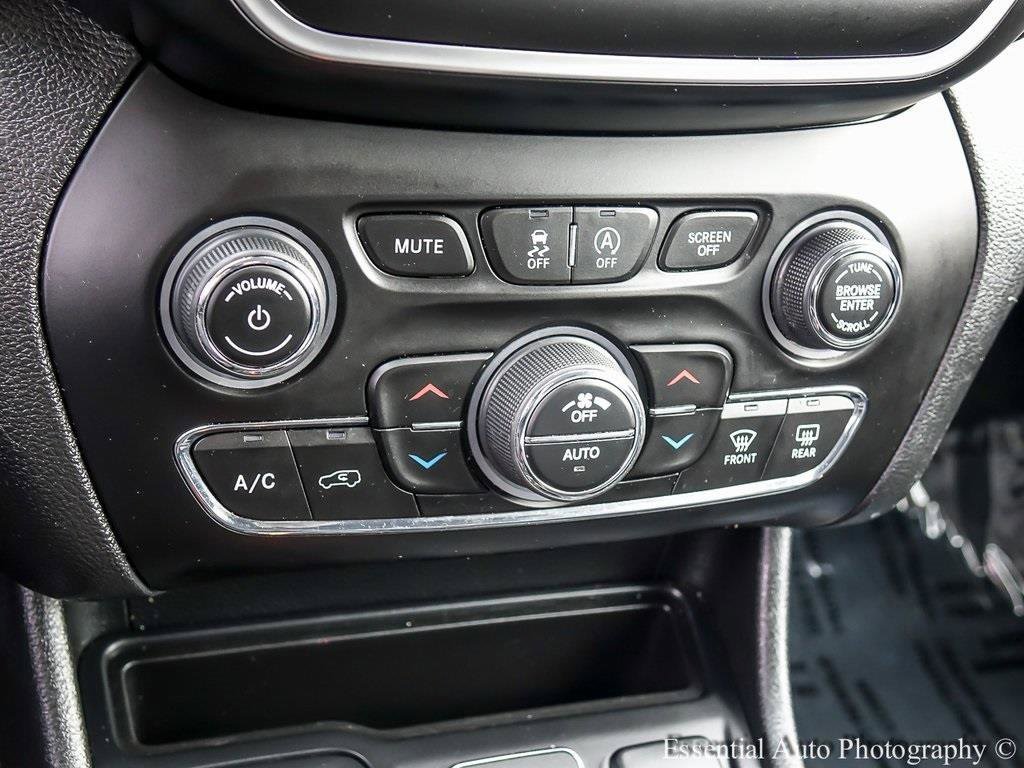 Used 2022 Jeep Cherokee Latitude Lux w/ Mopar Interior Package image 17