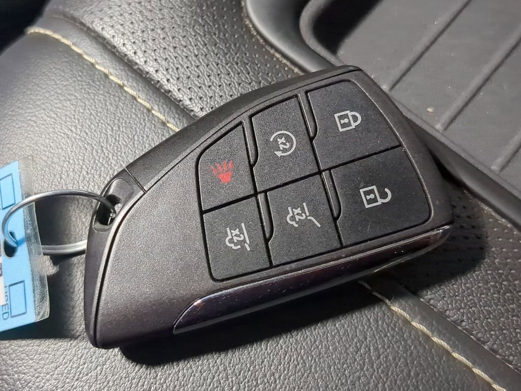 Used 2023 GMC Yukon XL SLT w/ SLT Premium Package image 34