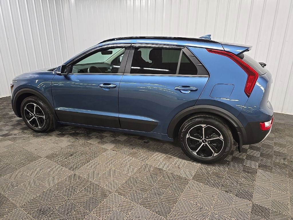 Used 2023 Kia Niro EX FWD image 4