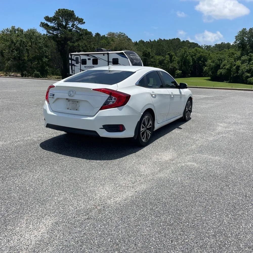 Used 2018 Honda Civic EX-L image 9