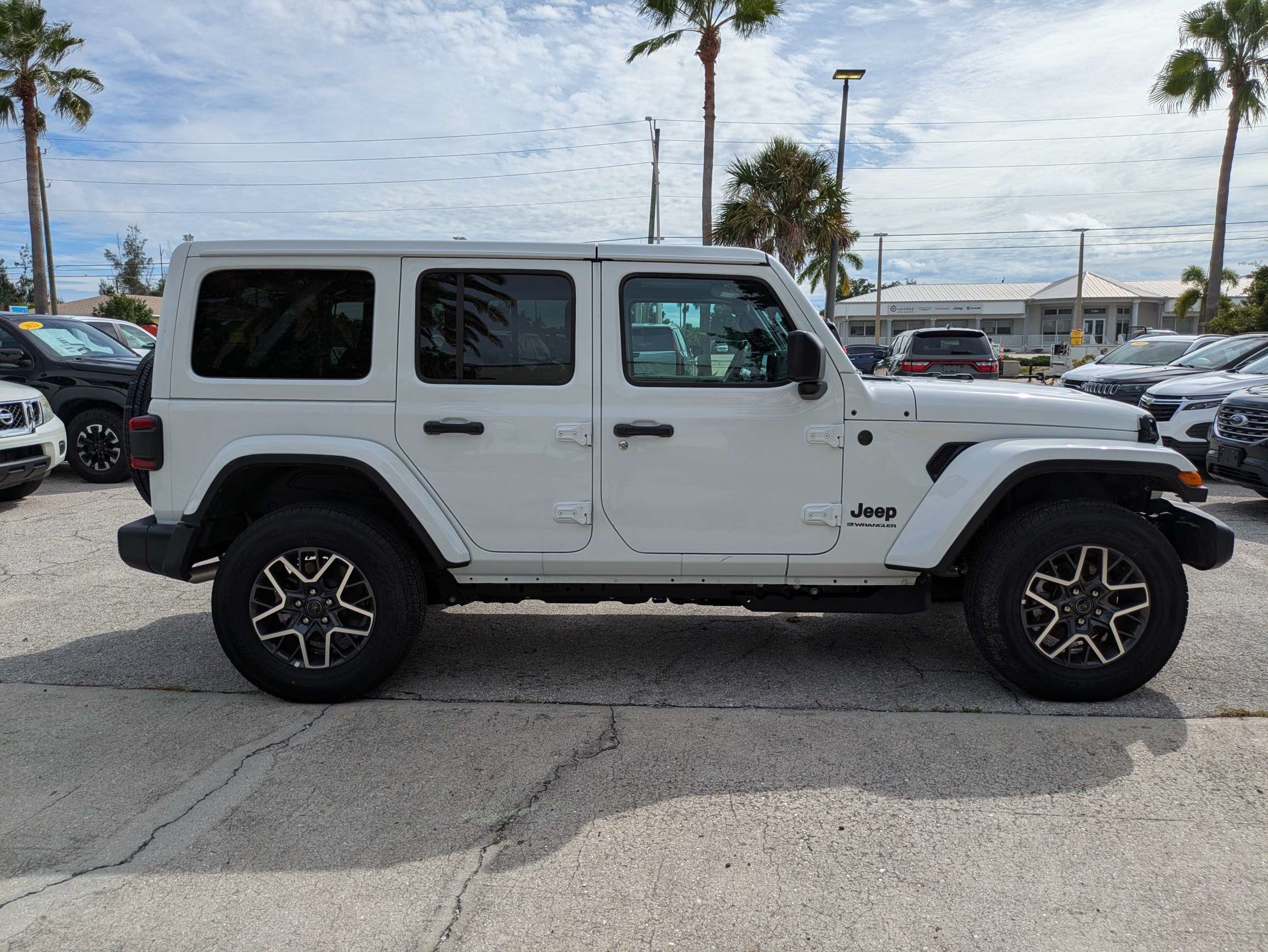 Used 2026 Jeep Wrangler Unlimited Sahara AWD/4WD image 6
