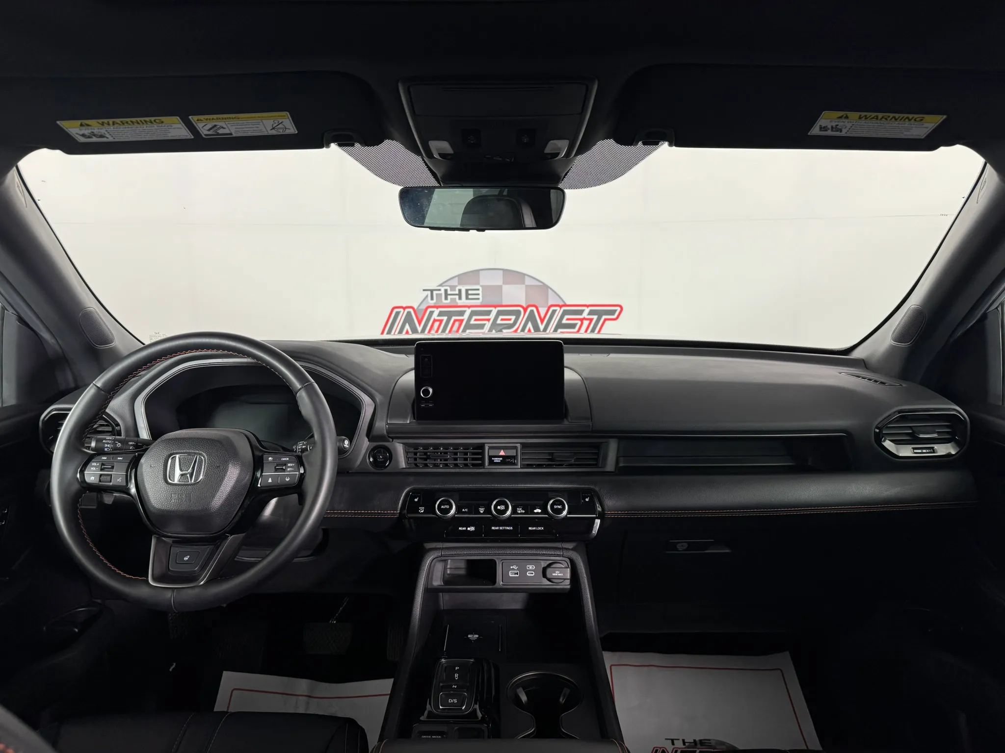 Used 2025 Honda Pilot TrailSport image 11