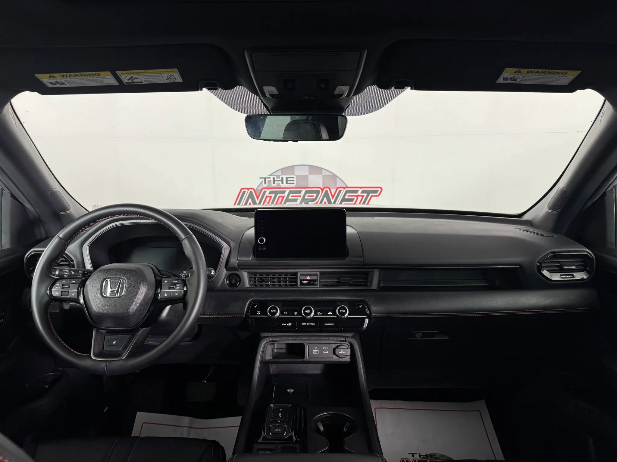 Used 2025 Honda Pilot TrailSport image 11