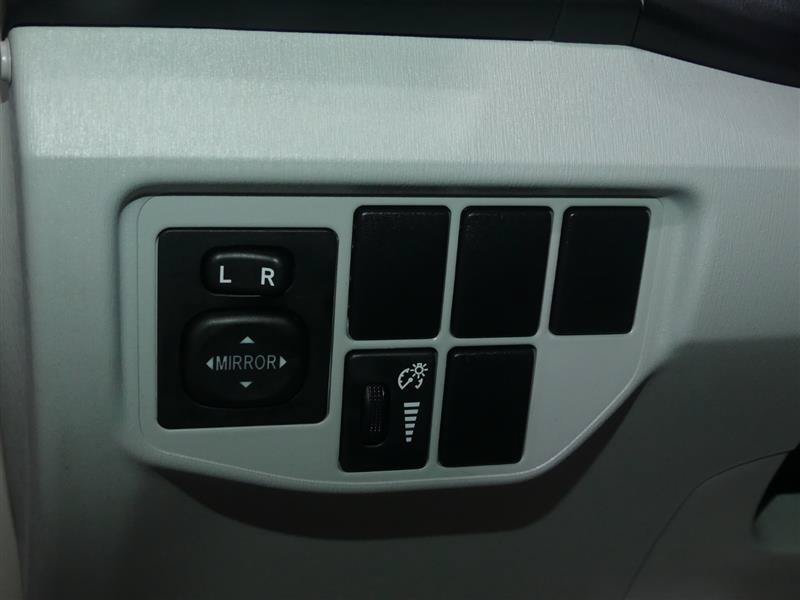 Used 2015 Toyota Prius Four FWD image 28