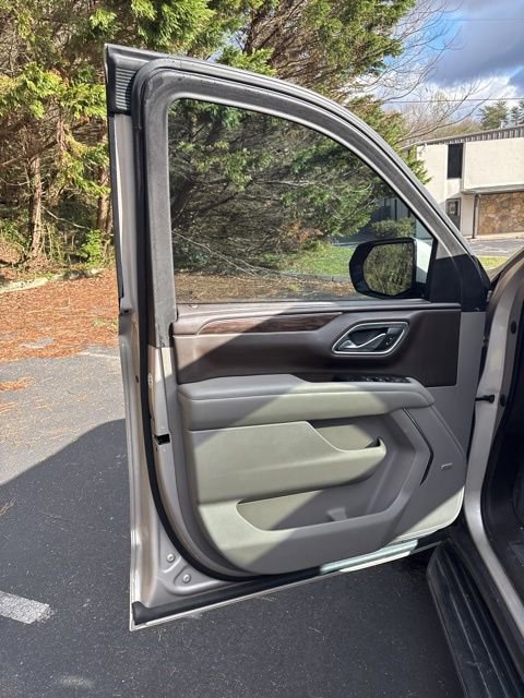 Used 2021 Chevrolet Tahoe LT w/ LT Signature Package image 12