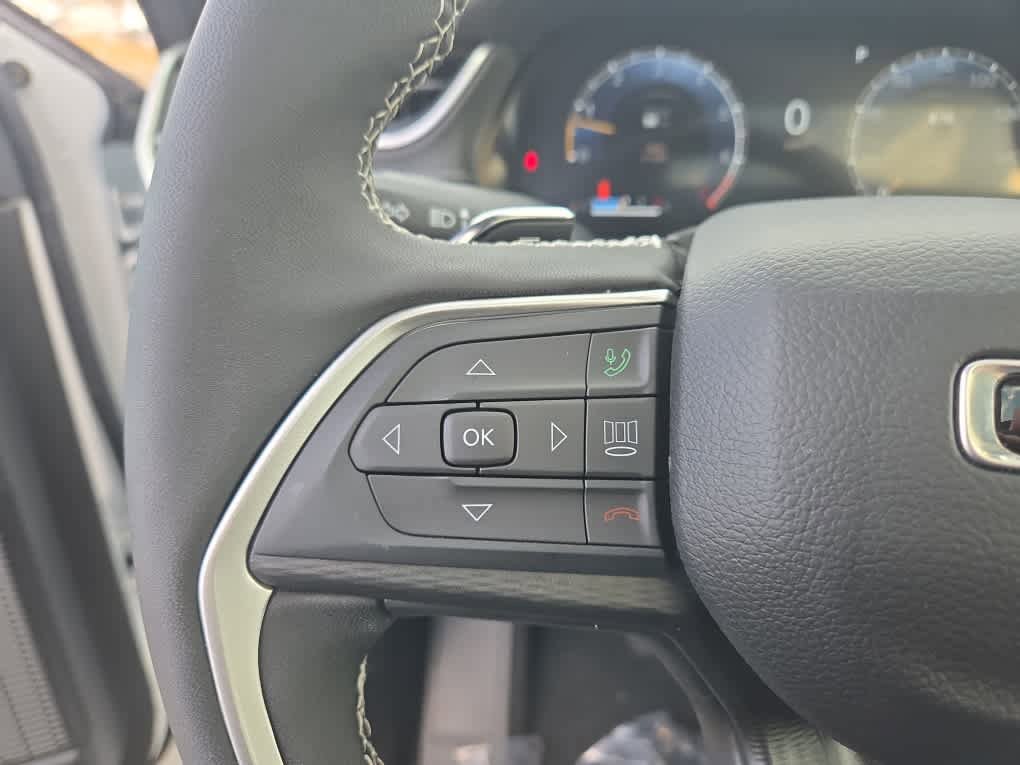 Used 2025 Jeep Grand Cherokee L Altitude AWD/4WD image 13