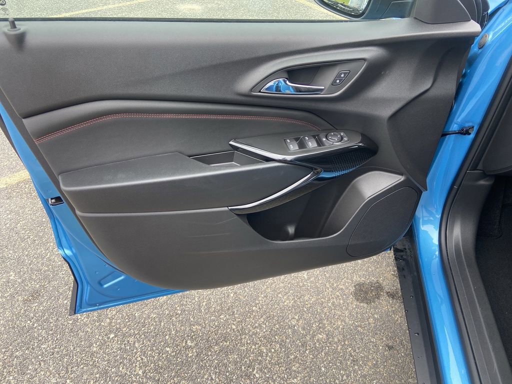 New 2025 Chevrolet Trax RS w/ Driver Confidence Package image 8