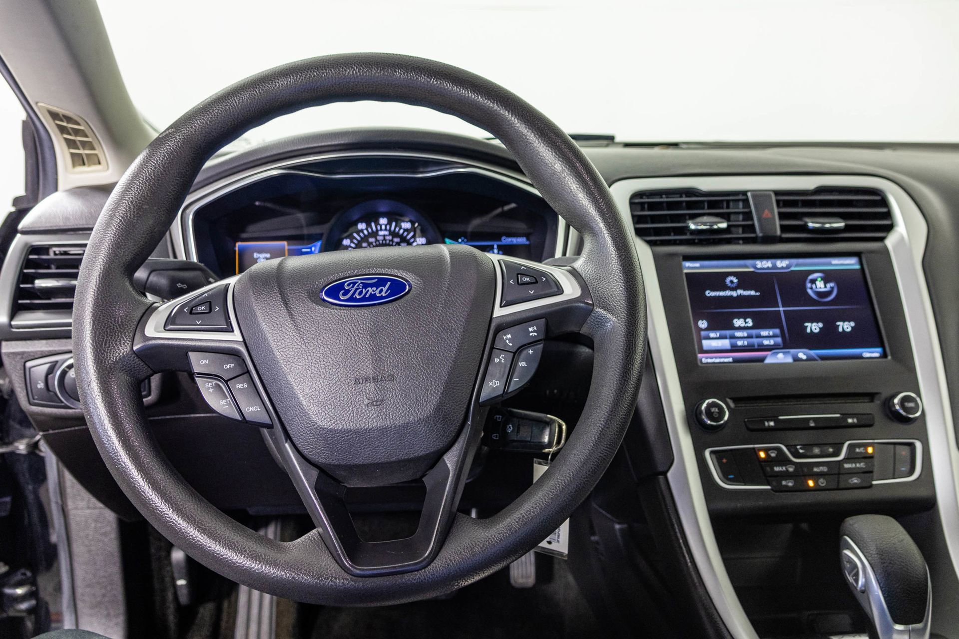 Used 2016 Ford Fusion SE FWD image 28