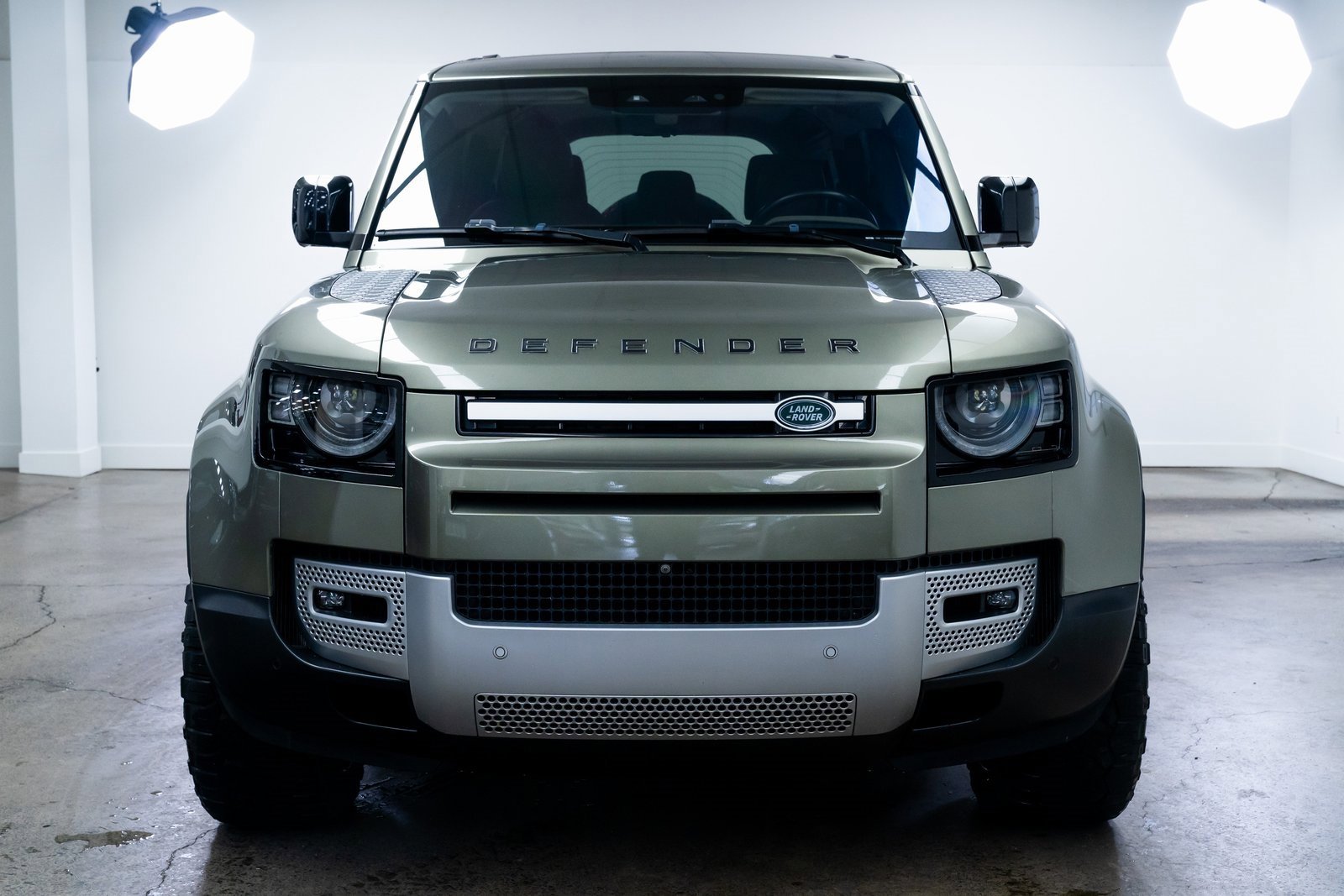Used 2021 Land Rover Defender 110 SE image 2