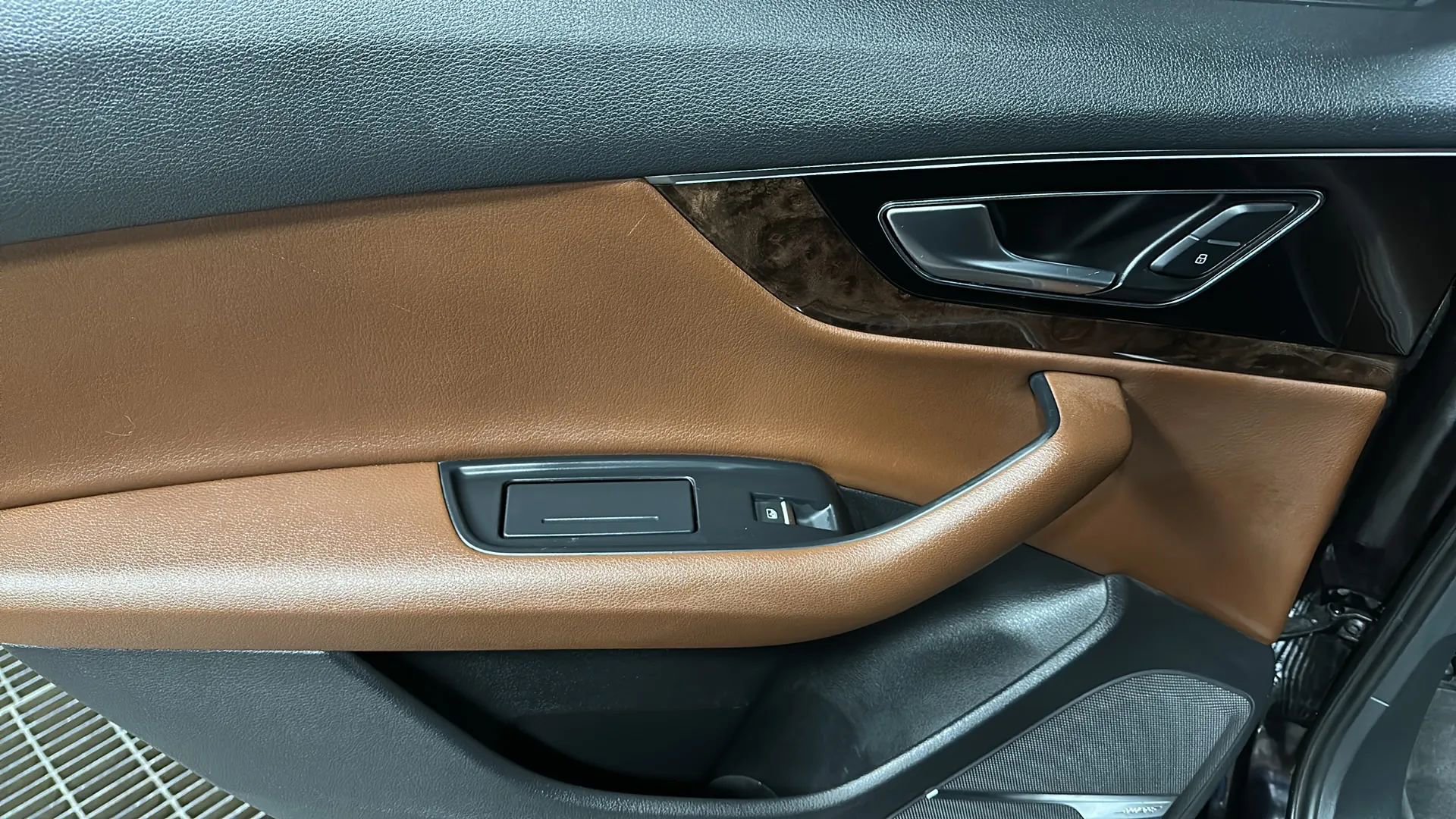 Used 2018 Audi Q7 3.0T Premium Plus w/ Premium Plus Package image 12