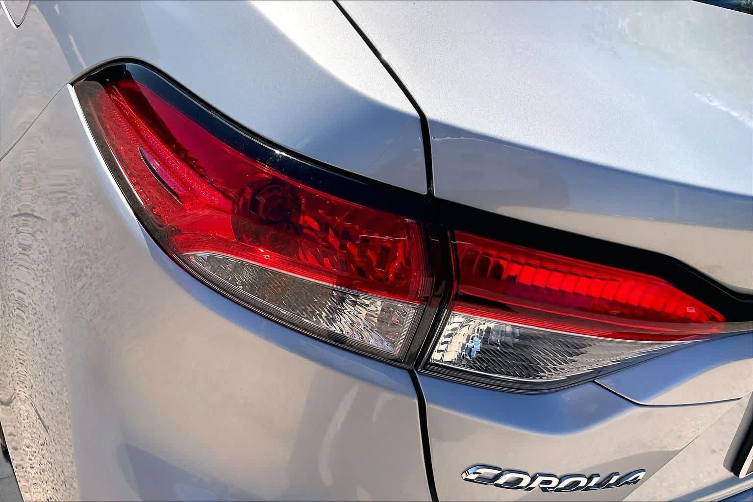 Used 2025 Toyota Corolla LE FWD image 28