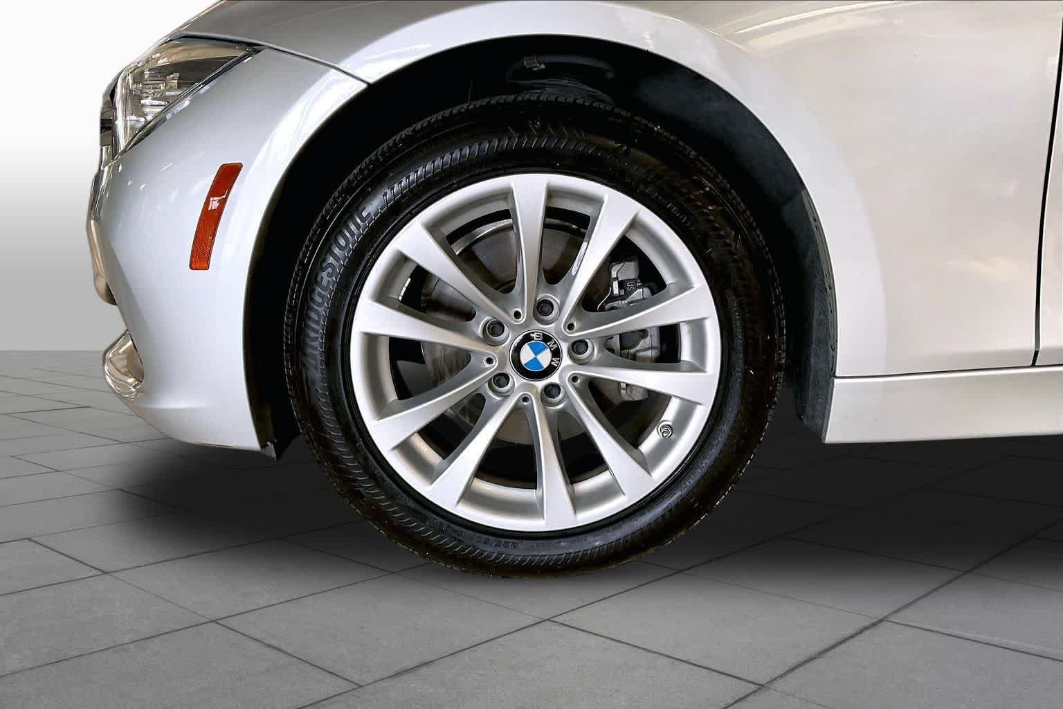 Used 2018 BMW 320i Sedan w/ Convenience Package RWD image 10