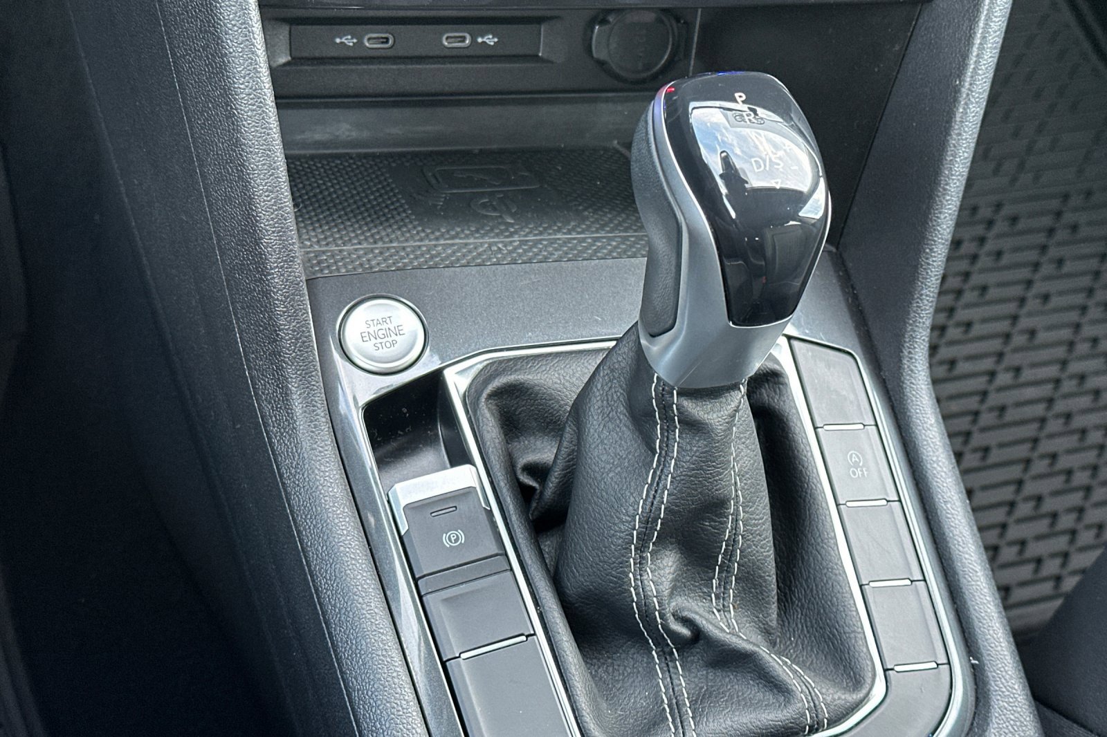 Used 2022 Volkswagen Tiguan SE image 24