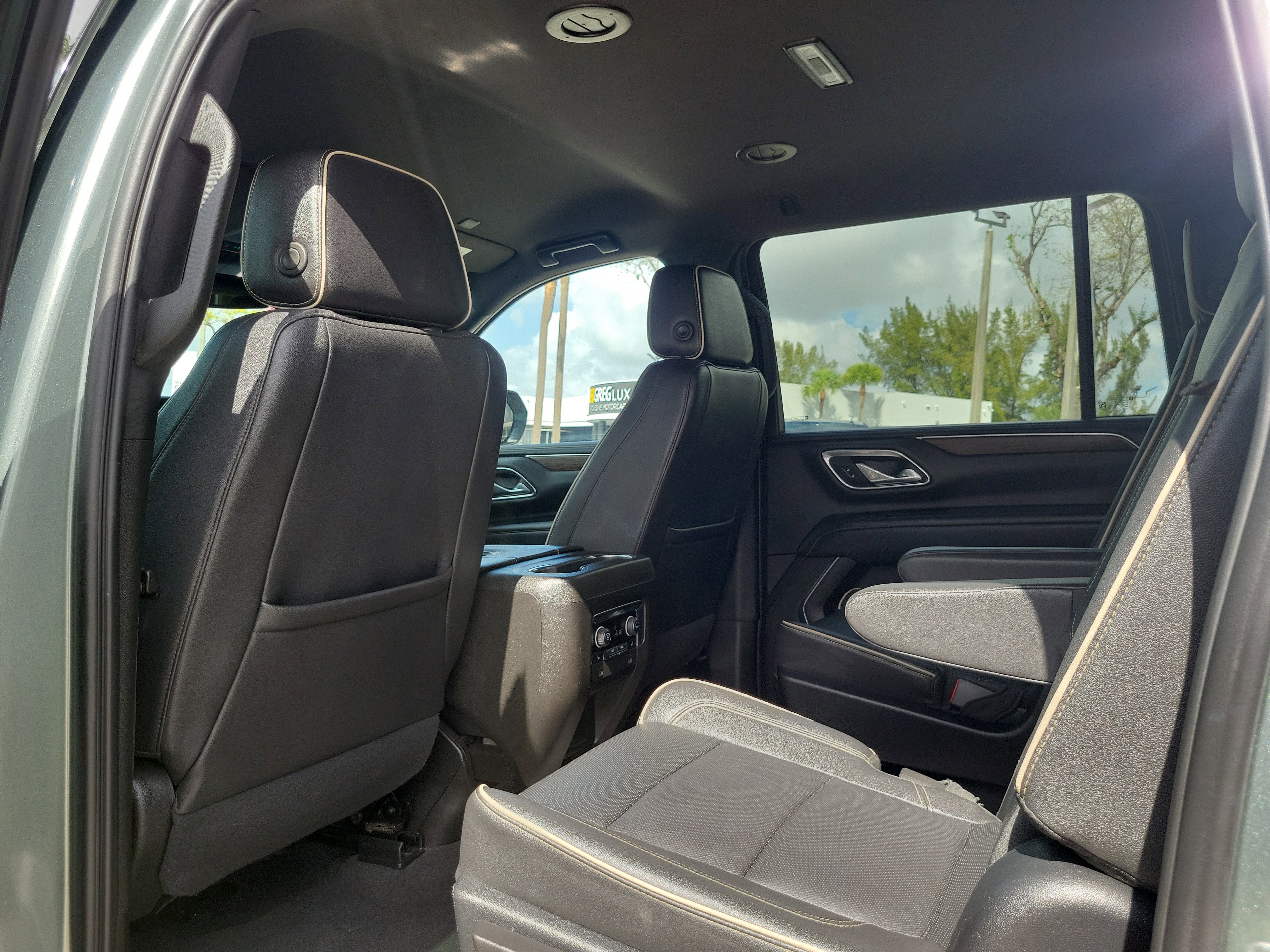 Used 2023 Chevrolet Suburban Premier image 15