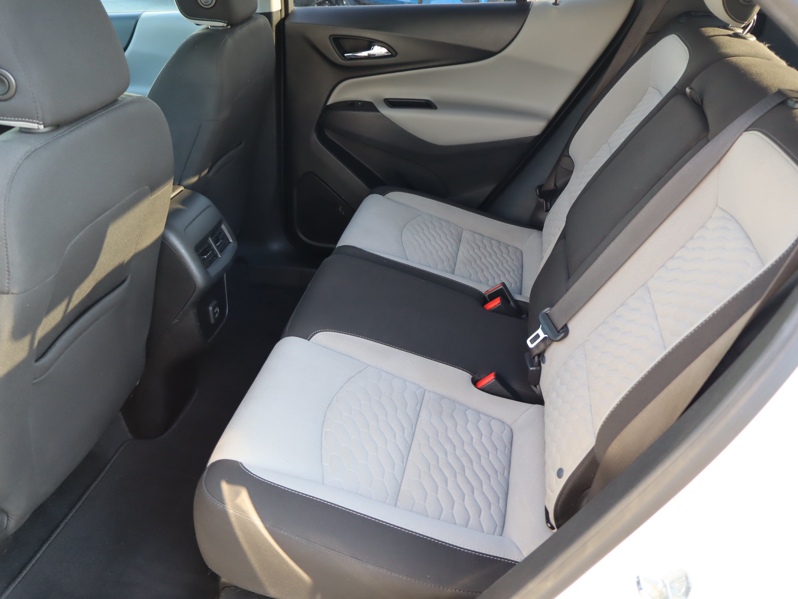 Used 2020 Chevrolet Equinox LT FWD image 31