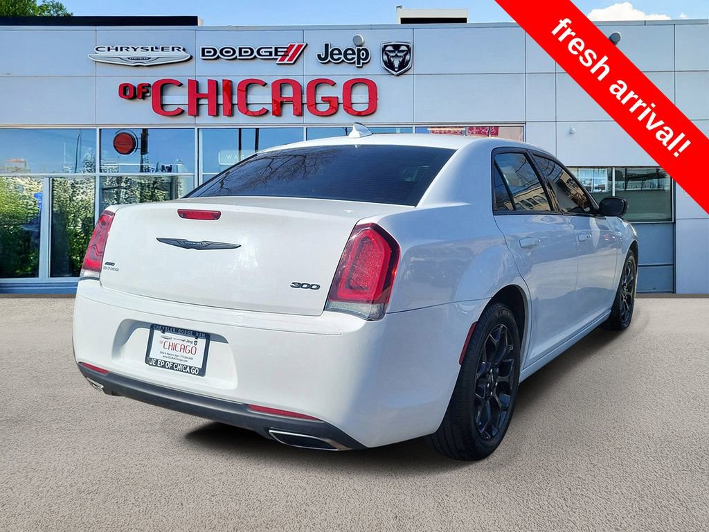 Used 2020 Chrysler 300 Touring w/ Sport Appearance Package image 4