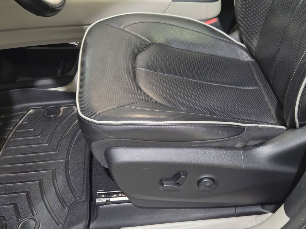 Used 2021 Chrysler Pacifica Limited AWD/4WD image 15