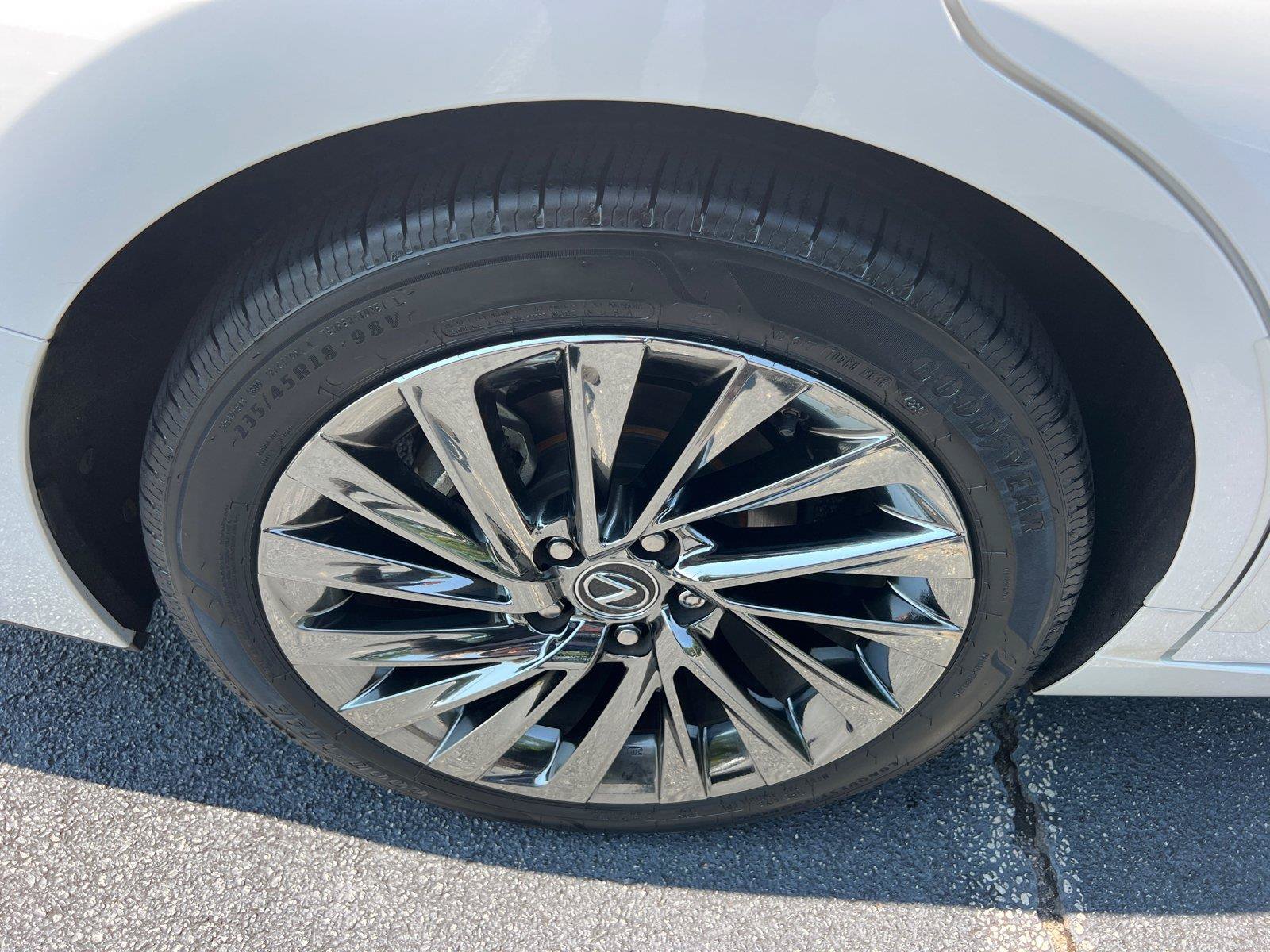 Certified 2024 Lexus ES 350 Ultra Luxury w/ Accessory Package (Z2) FWD image 17