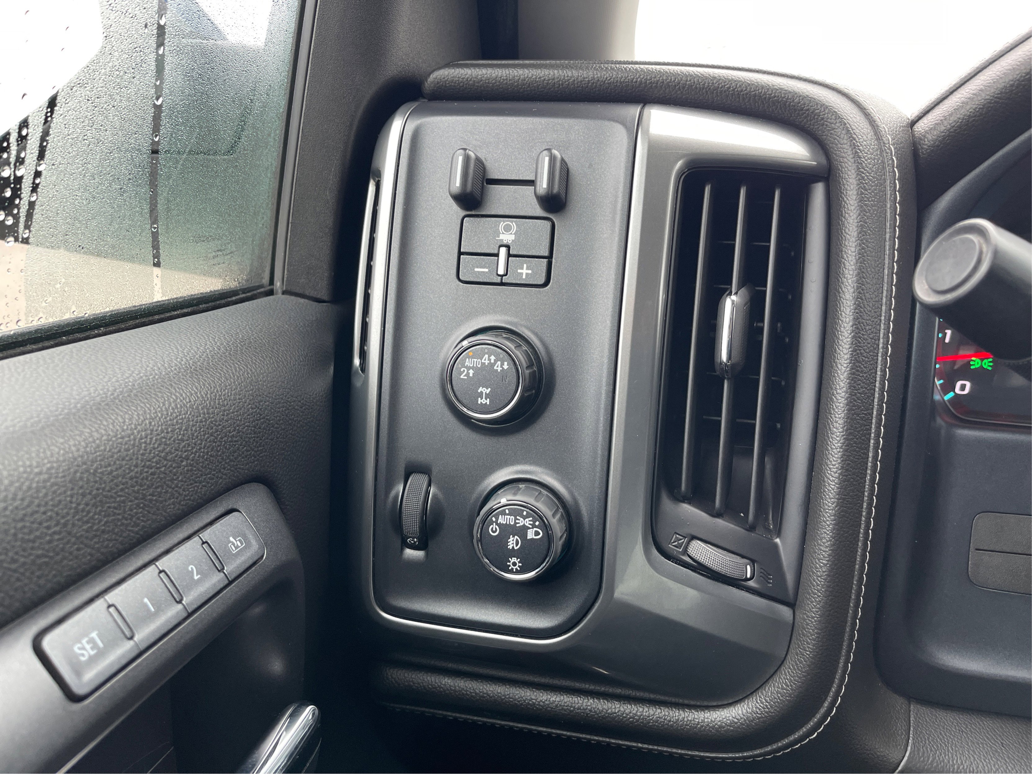 Used 2017 Chevrolet Silverado 1500 LTZ image 19