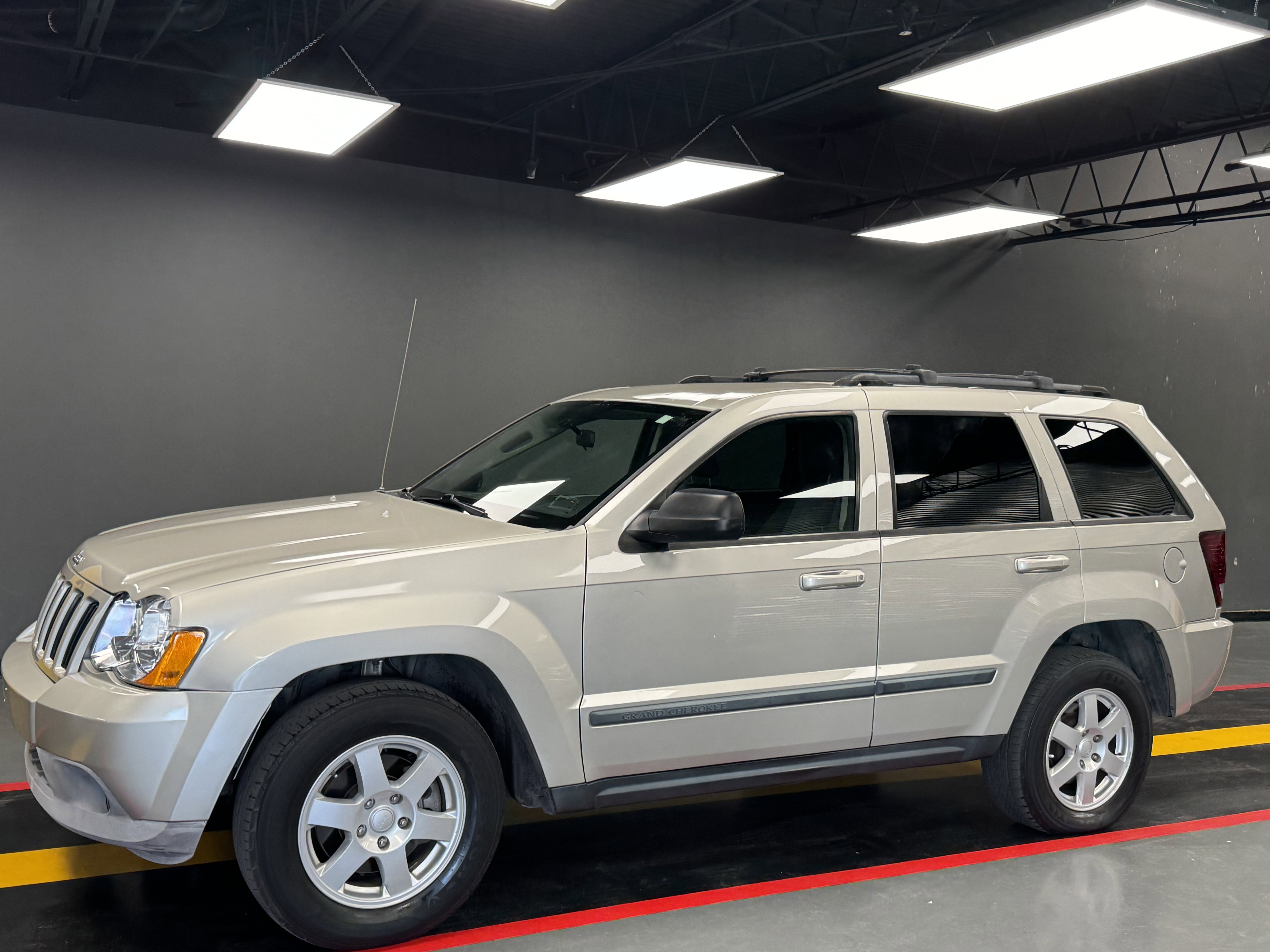 Used 2009 Jeep Grand Cherokee Laredo w/ Popular Equipment Group image 2