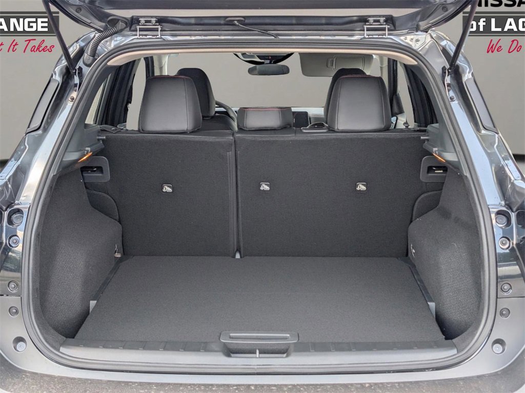 New 2026 Nissan Kicks SR image 12