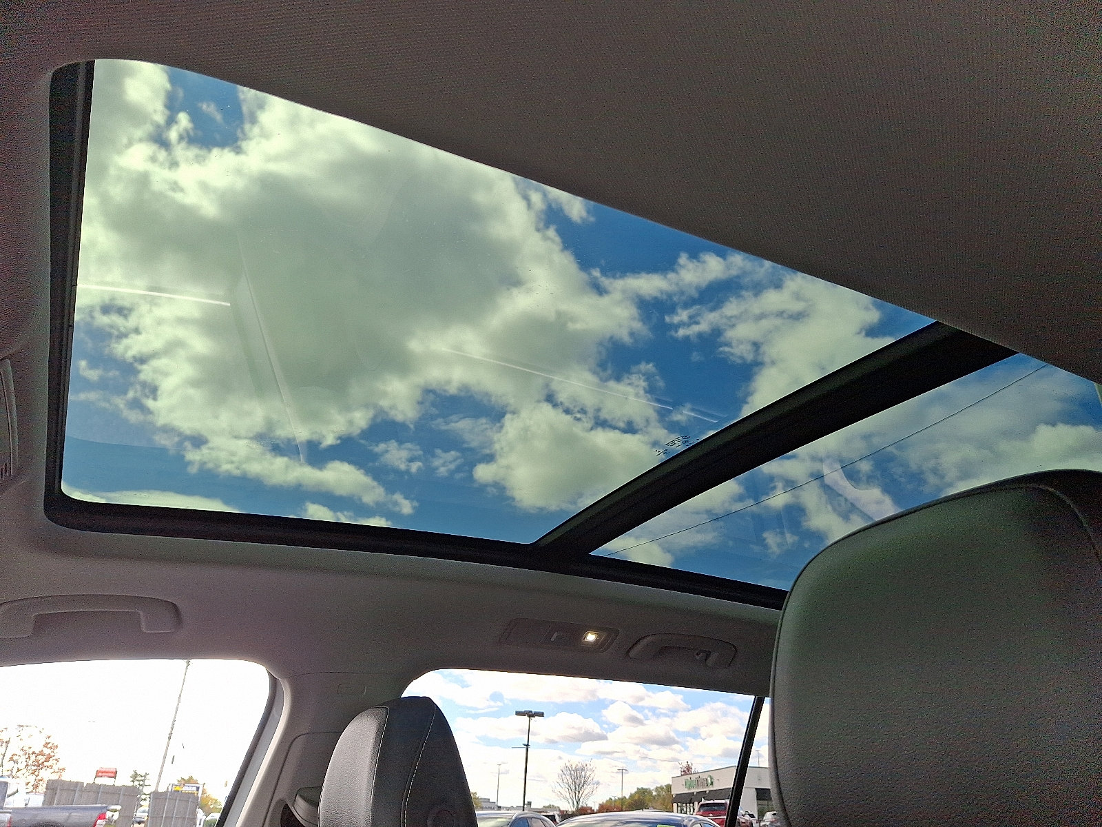 Certified 2021 Volkswagen Tiguan SE w/ Panoramic Sunroof Package image 17