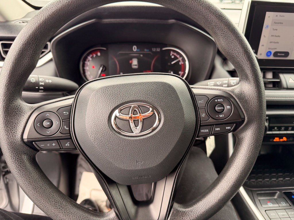 Used 2025 Toyota RAV4 LE AWD/4WD image 16
