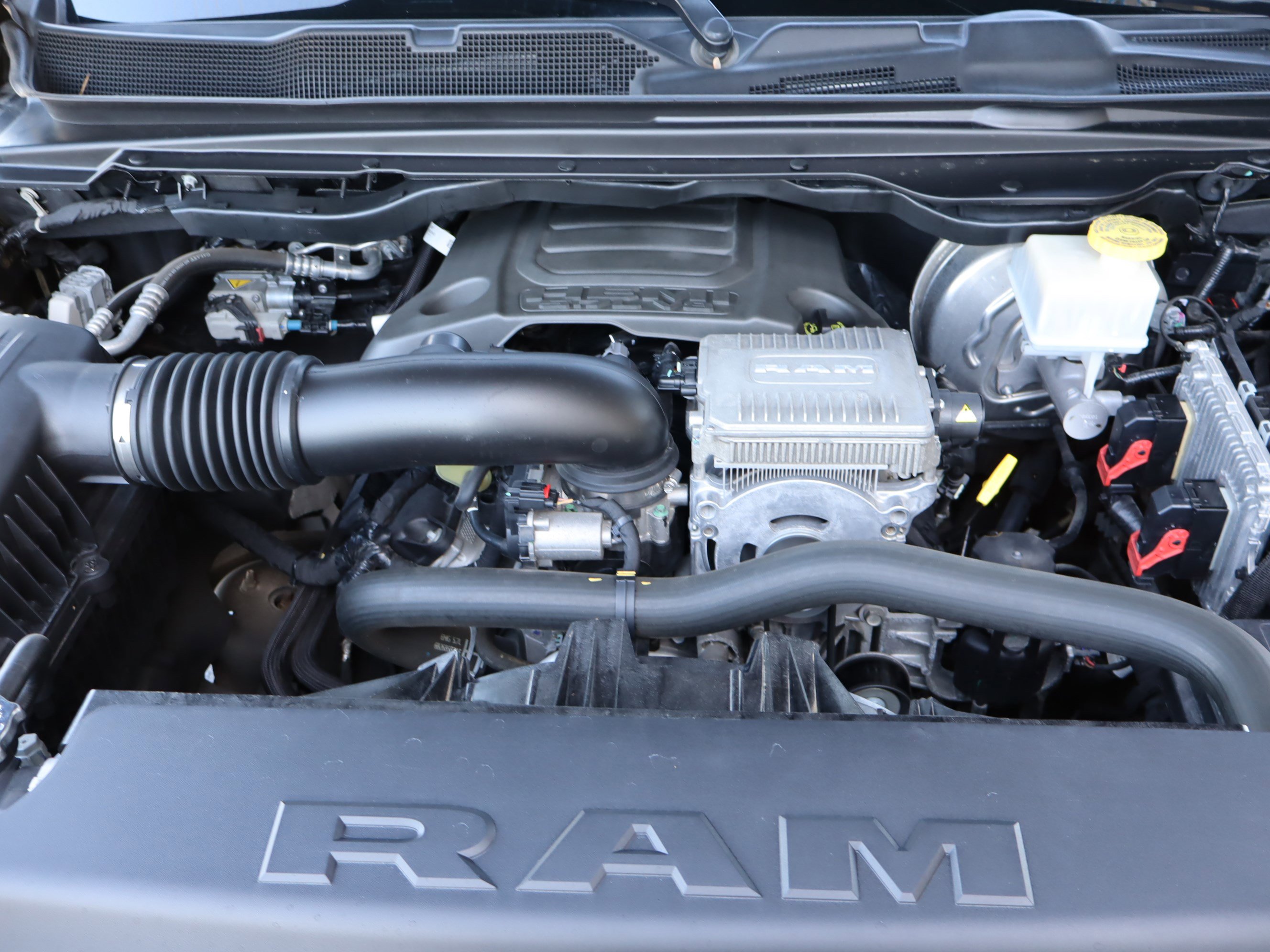 Used 2020 RAM 1500 Laramie AWD/4WD image 43