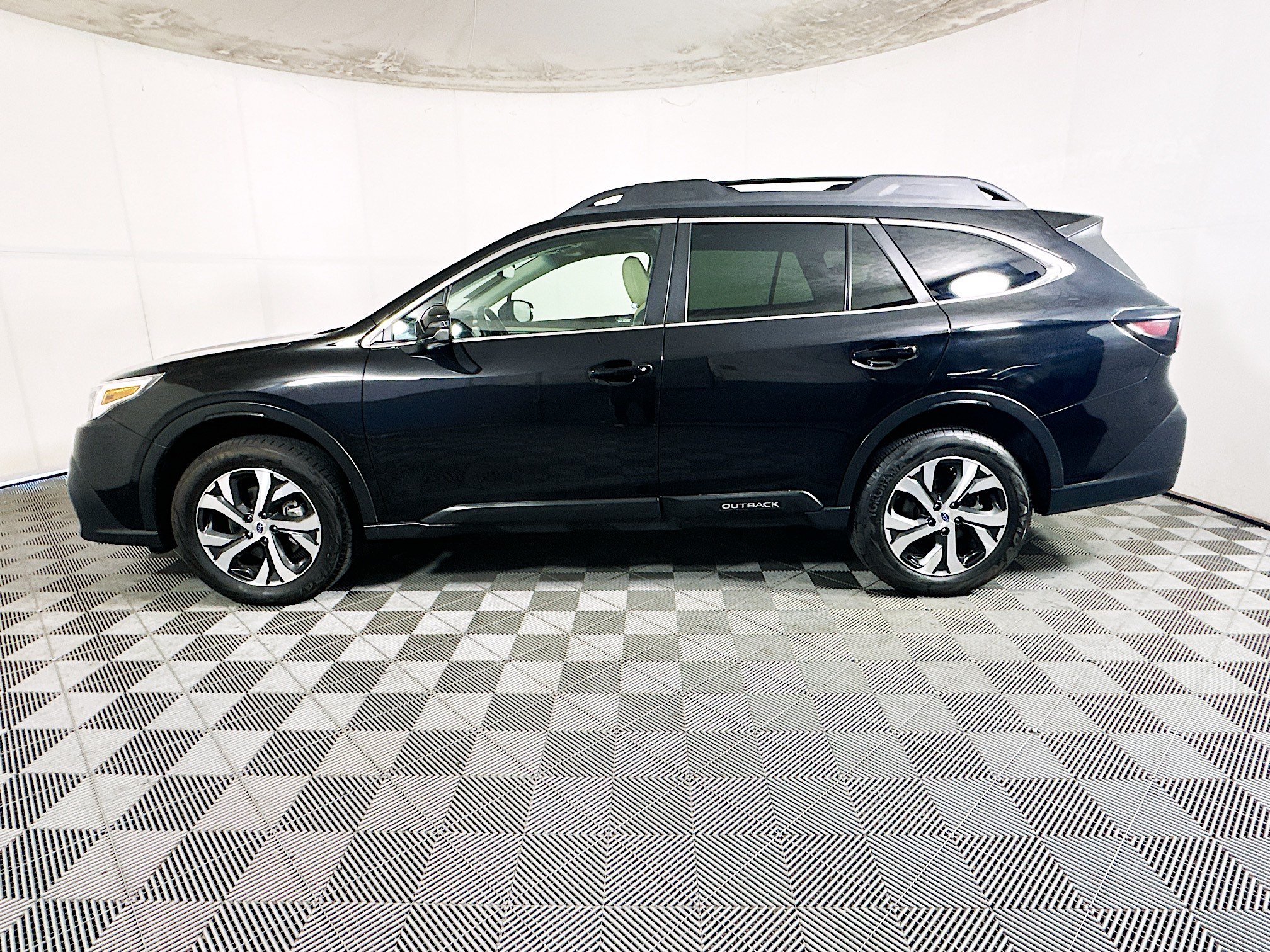 Used 2022 Subaru Outback Limited XT AWD/4WD image 6